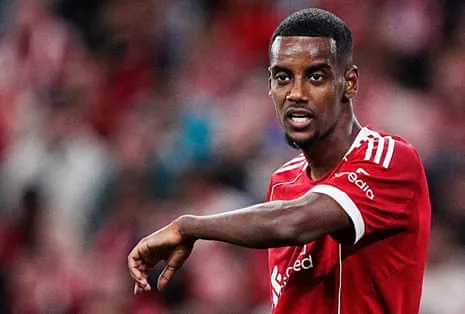 Alexander Isak's Debut Brings Star Power Amid Noticeable Lack of Match Fitness