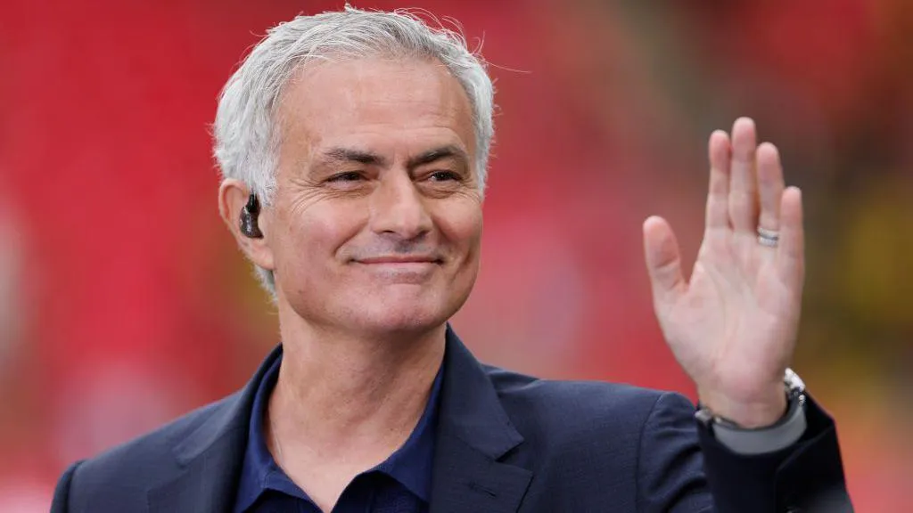 Who would say no to this Portuguese giant? - Mourinho touches down for talks