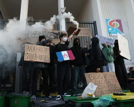 New France's PM Faces Mounting Pressure as Countrywide Strikes Disrupt Schools and Transportation